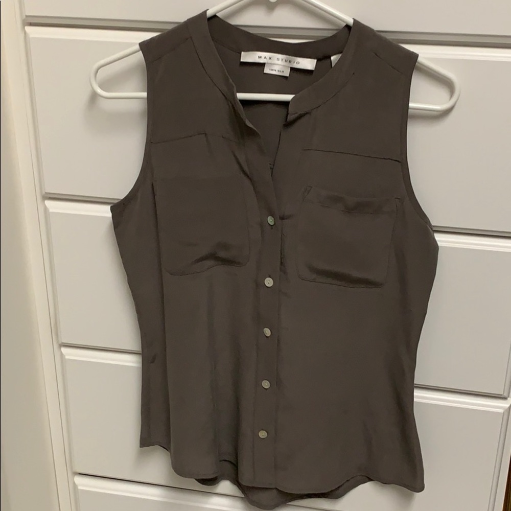 Mole skin color silk top